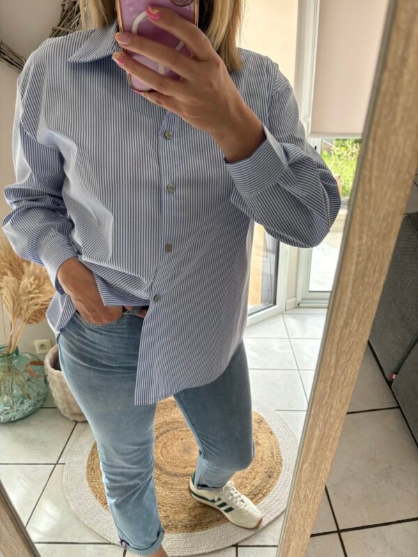 Chemise "NALLA" chemise rayé bleu avec broderie sur le dos en forme de cœur