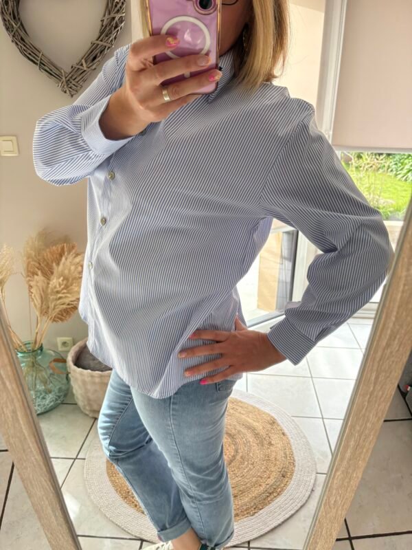 Chemise "NALLA" chemise rayé bleu avec broderie sur le dos en forme de cœur